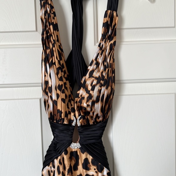 Dress - Picture 2 of 4